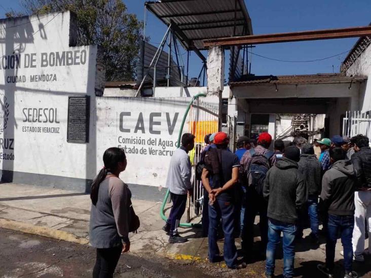 Toman pobladores de La Cuesta sede de CAEV en Mendoza; exigen agua