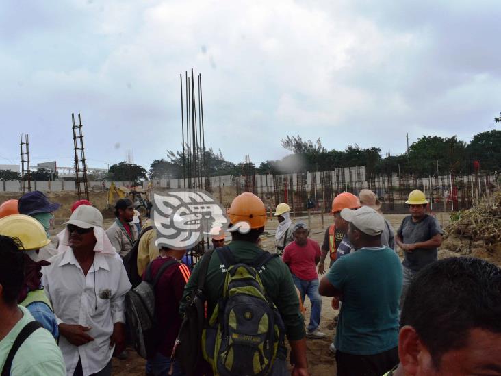 Obreros del cuartel de GN en Coatzacoalcos, insisten en mejores salarios