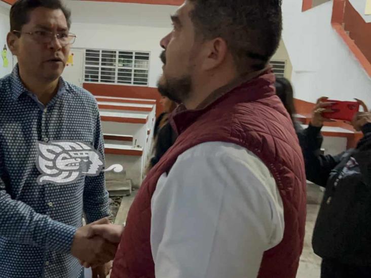 Se reúne titular de la SEV con padres de estudiantes desmayados en Poza Rica