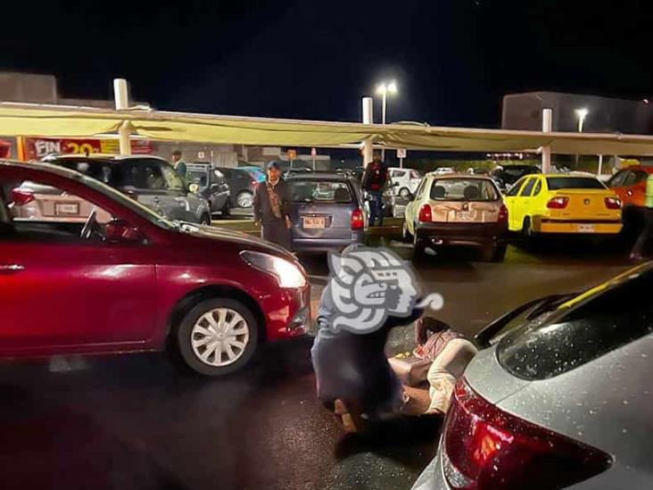 Mujer es arrollada en estacionamiento de Plaza Patio de Xalapa