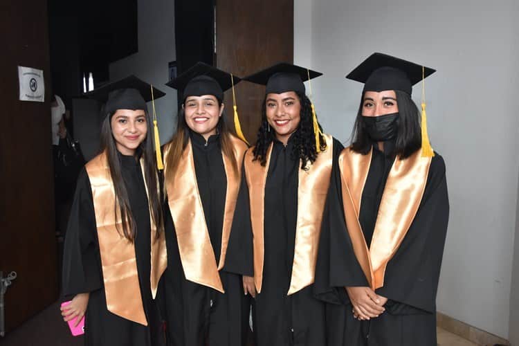 Alumnos del Centro de Estudios Veracruz (CEV) protagonizan graduación