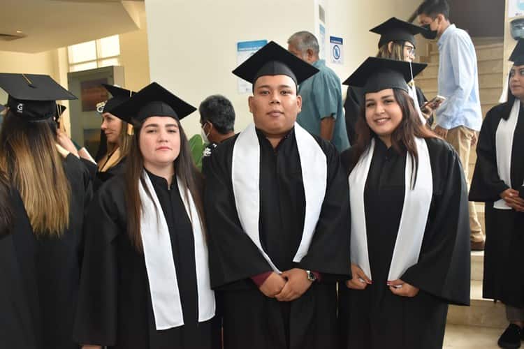 Alumnos del Centro de Estudios Veracruz (CEV) protagonizan graduación