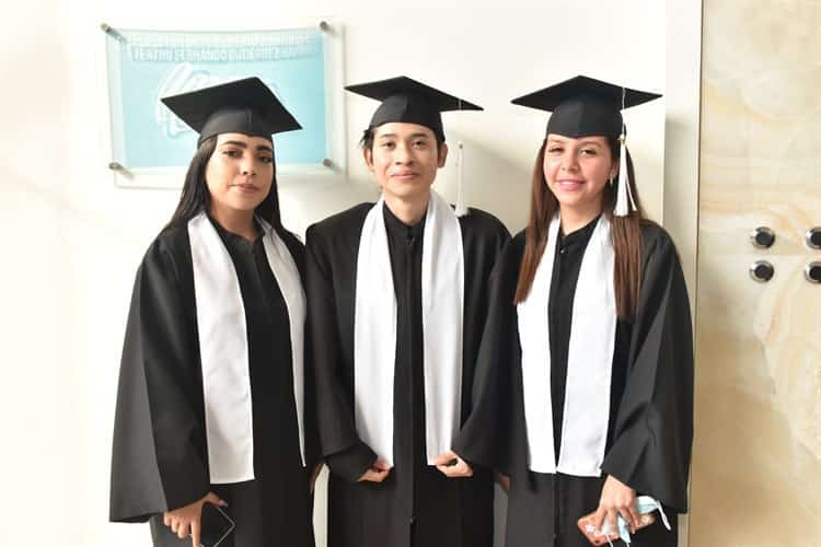 Alumnos del Centro de Estudios Veracruz (CEV) protagonizan graduación