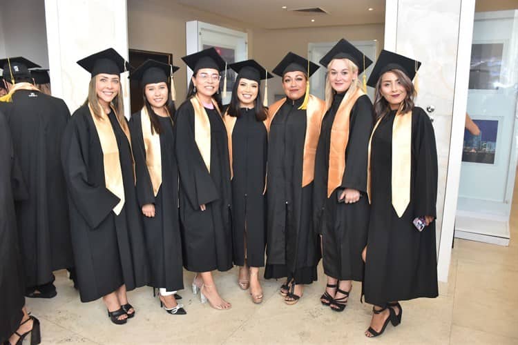 Alumnos del Centro de Estudios Veracruz (CEV) protagonizan graduación