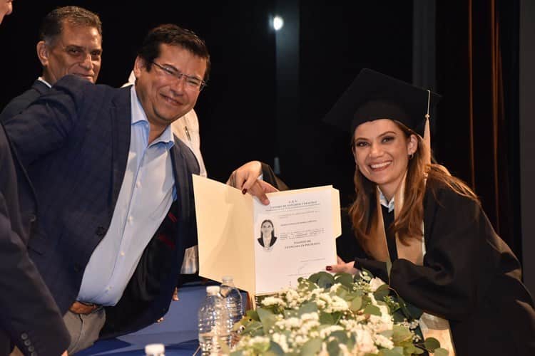 Alumnos del Centro de Estudios Veracruz (CEV) protagonizan graduación