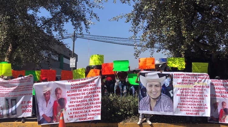 Se manifiestan para exigir liberación de empresario Veracruzano; ciudadanos viajaron desde Veracruz a Toluca