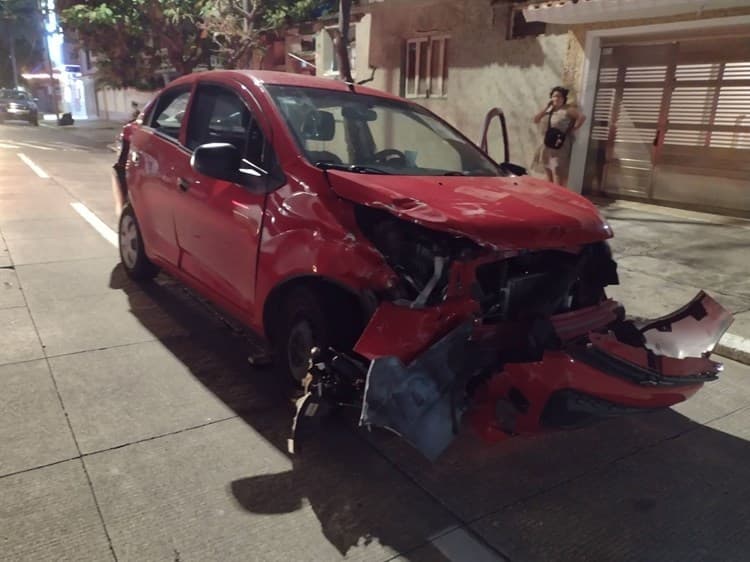Automóviles se impactan en la colonia Ricardo Flores Magón en Veracruz(+Video)