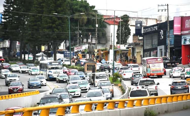 ¡Qué tráfico! Diversos cierres viales ahorcan a Xalapa; aquí te contamos