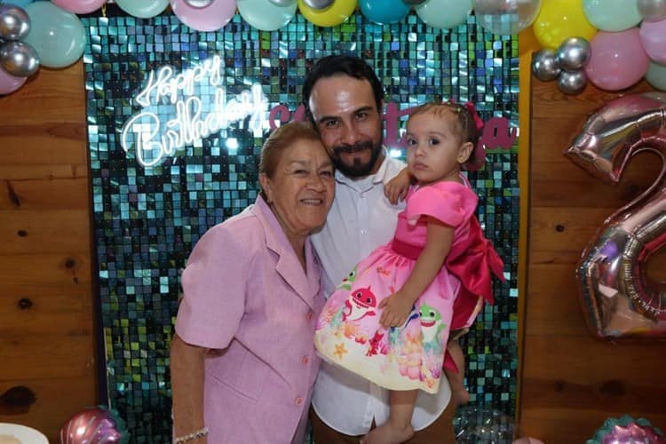 Constanza Escudero Vega es festejada por 2 años de vida