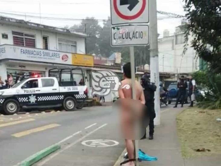 Moto-repartidores de Veracruz lo desnudan y amarran por hacer pedidos y no pagar