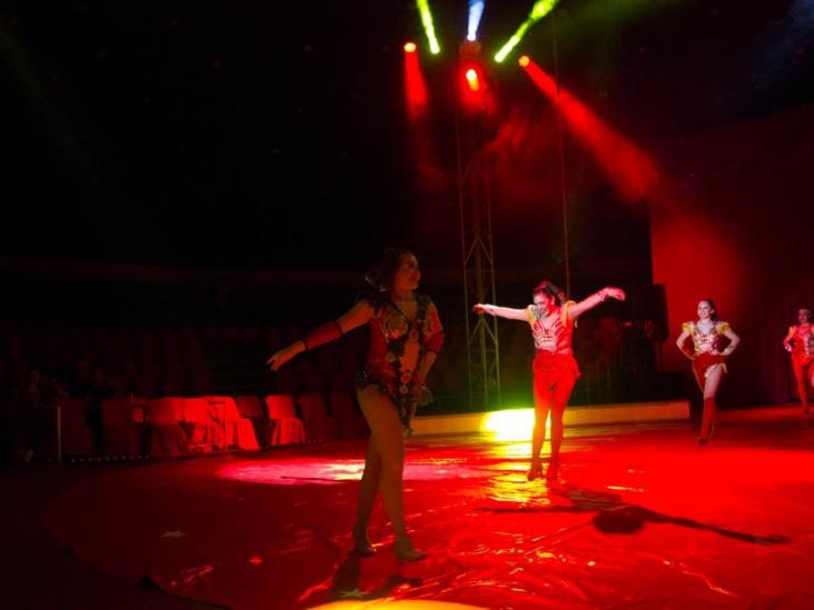 Bailarinas de “Vie de Cirque” brillan con su espectáculo en Boca del Río