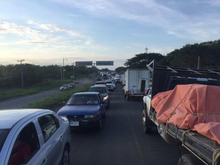 ¡Paciencia! Tráfico pesado en caseta Paso del Toro en la Córdoba-Veracruz