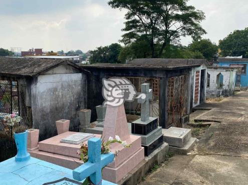 De forma gradual reactivan cementerio de la Santa Clara en Minatitlán (+video)