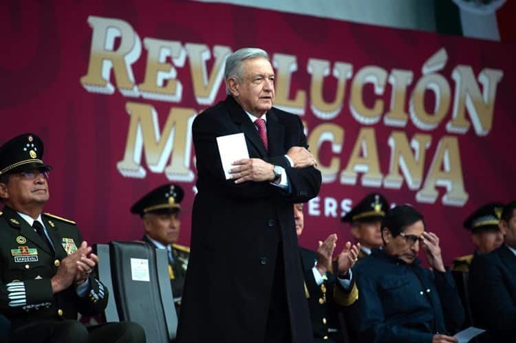 Dictaduras y oligarquías no garantizan paz, advierte AMLO al conmemorar la Revolución