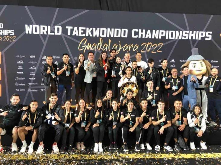 Felicita AMLO a Selección Mexicana de Taekwondo por ganar medalla de oro