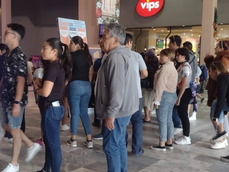 Visitantes llenan el Aquarium de Veracruz por puente vacacional