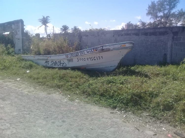 Pescadores de Antón Lizardo abandonan sus lanchas ante la falta de recursos para mantenimiento