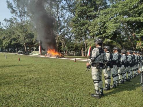 Sedena incinera casi 2 toneladas de narcóticos en Veracruz