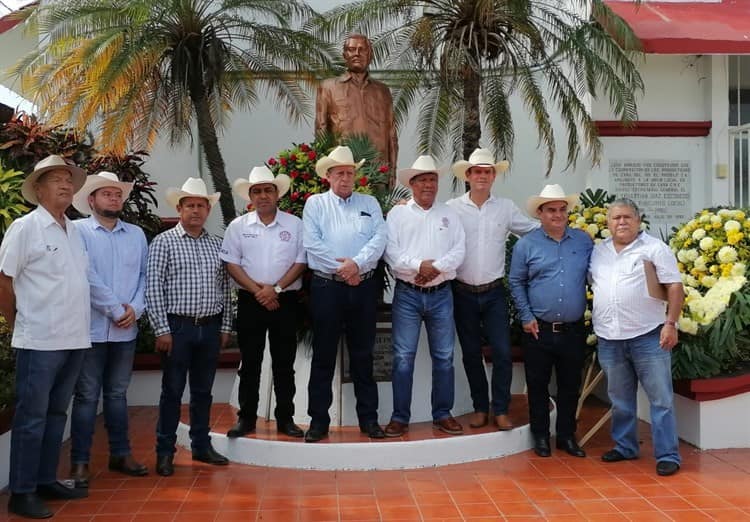 Conmemoran el 38 aniversario luctuoso de Roque Spinoso Foglia, en Cardel