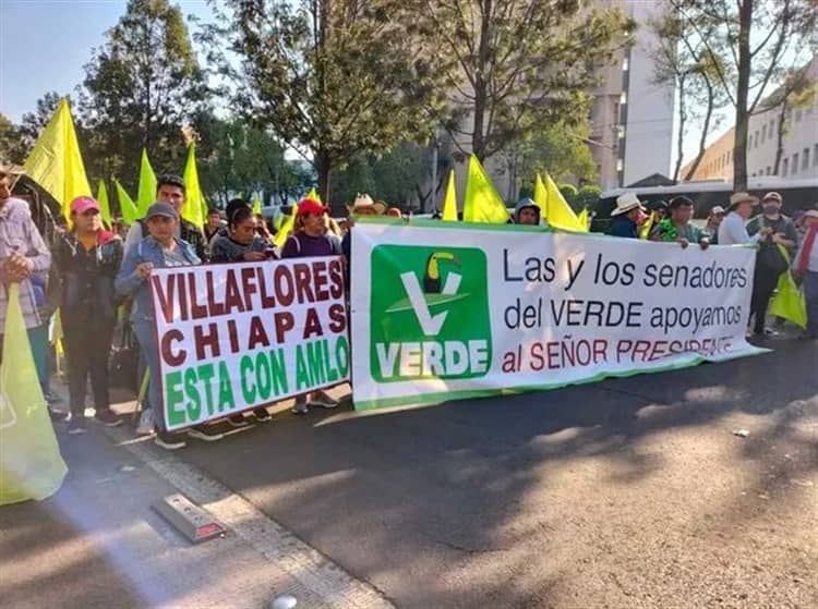 Con mariachi y batucada, inicia marcha en apoyo a Obrador en CDMX