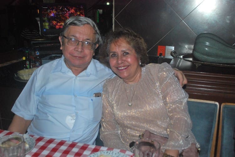 Rosy Valencia celebra un año más de vida con sus seres queridos