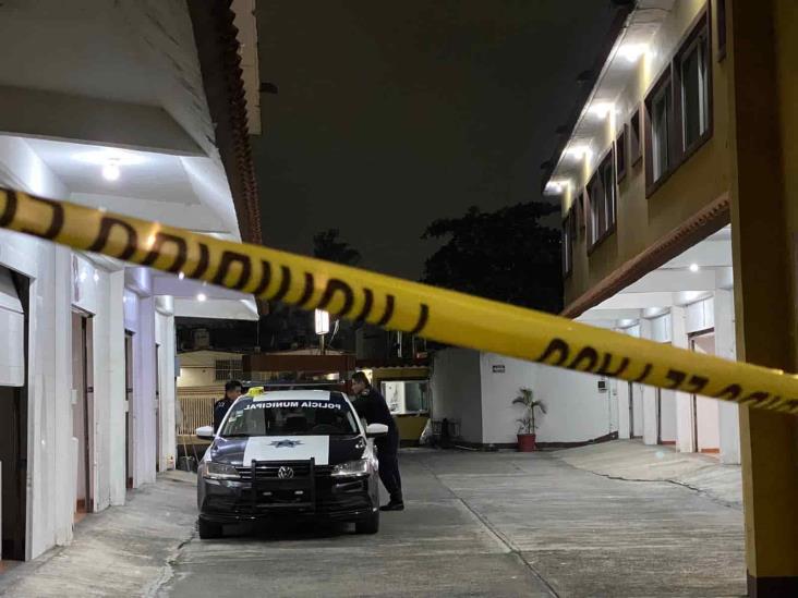 Hombre pierde la vida al interior de un motel en Veracruz; su acompañante lo dejó solo