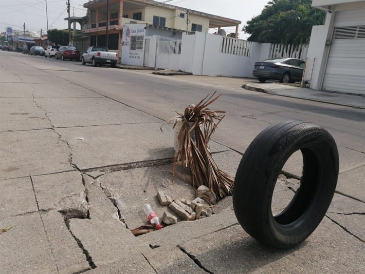 Alerta a automovilistas :se hunden losas en Quevedo, en Coatza (+Video)