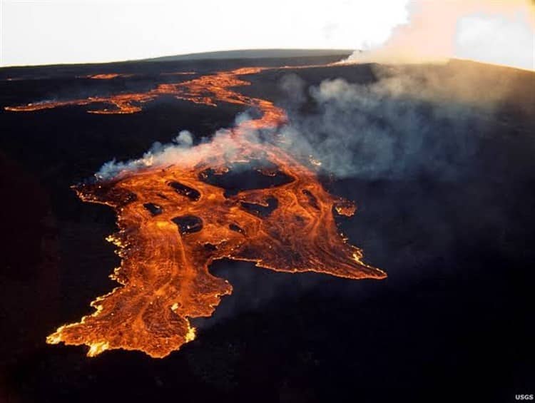 “Mauna Loa”, el volcán activo más grande del mundo, está en erupción