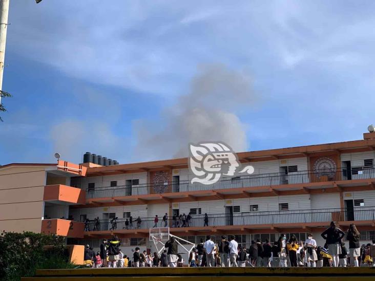 Desalojan escuela de Veracruz por incendio (+Video)
