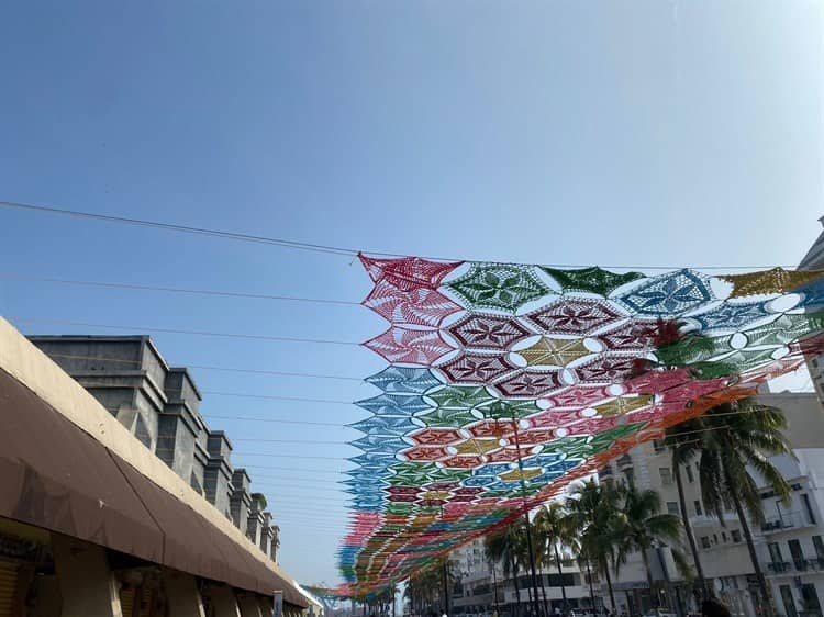 Colocan tapete artesanal aéreo en el Malecón de Veracruz (+Video)
