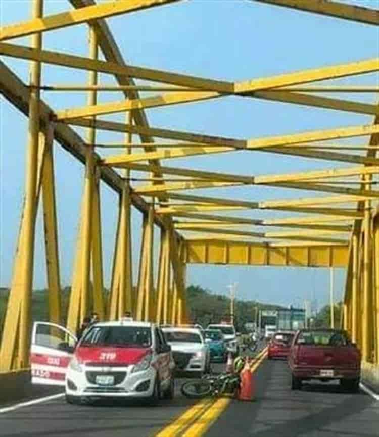 Aparatoso accidente provoca caos vial en puente de Alvarado