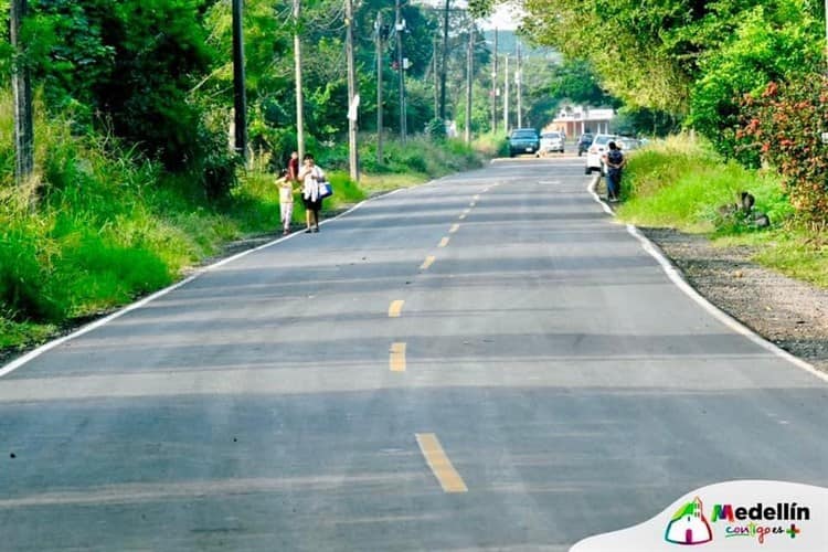 Inauguran dos tramos carreteros que conectan con Medellín de Bravo