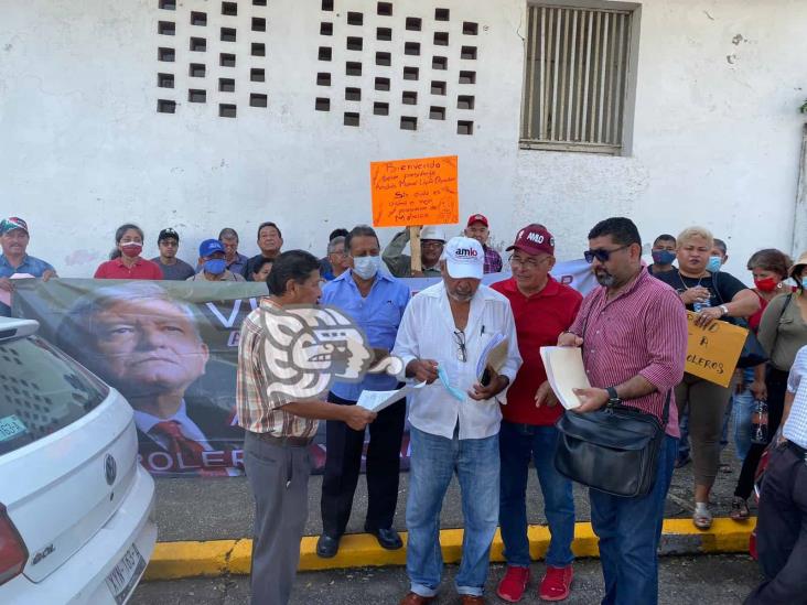 Petroleros piden ayuda a AMLO para ser reinstalados en el sur de Veracruz