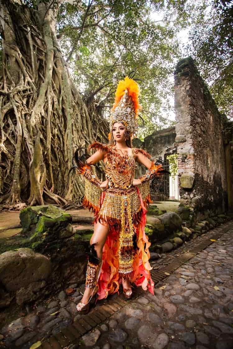 Veracruzana gana categoría a mejor vestuario en certamen de belleza en Filipinas