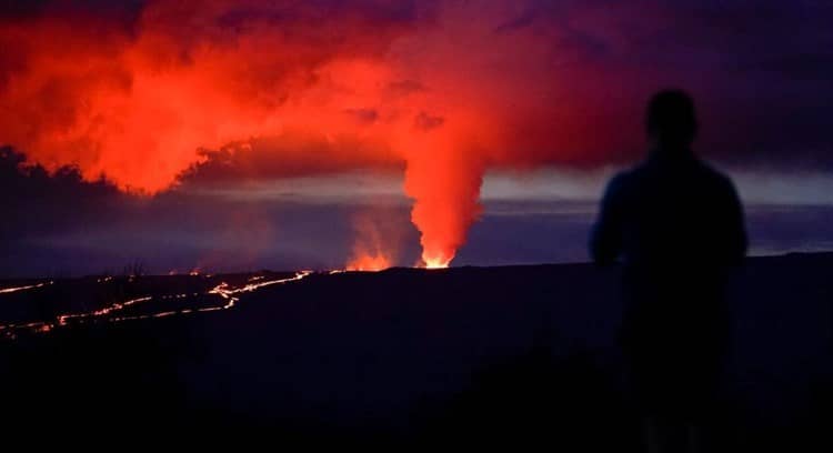 Lava de volcán Mauna Loa arrasará con principal carretera de Hawái