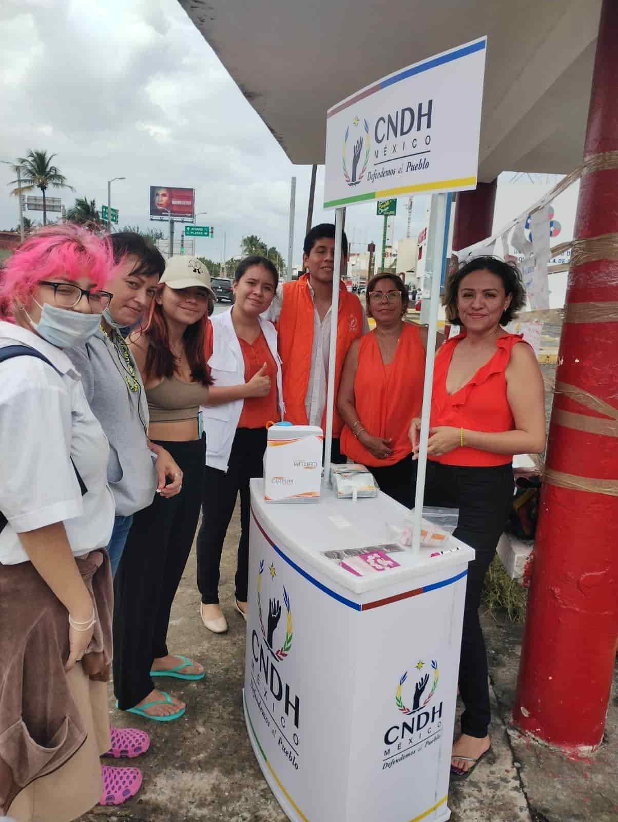 Activistas veracruzanas ponen tendedero naranja en Boca del Río (+Video)