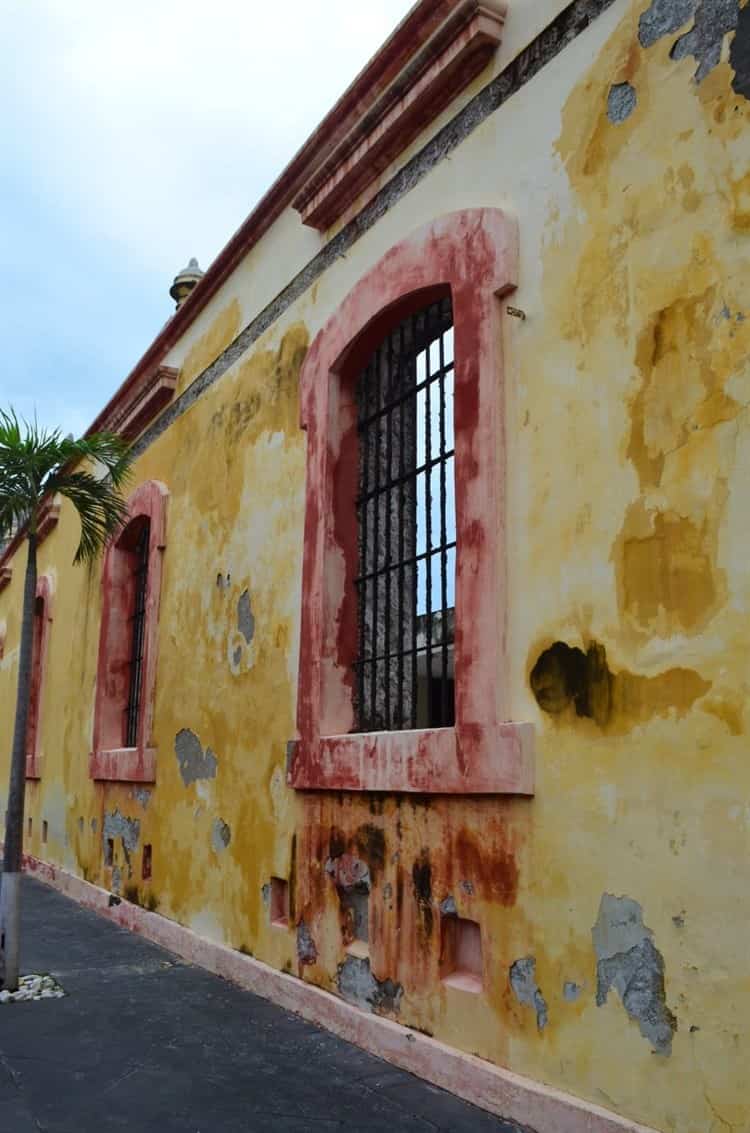 Antiguo Hospital de San Carlos está en el olvido en Veracruz