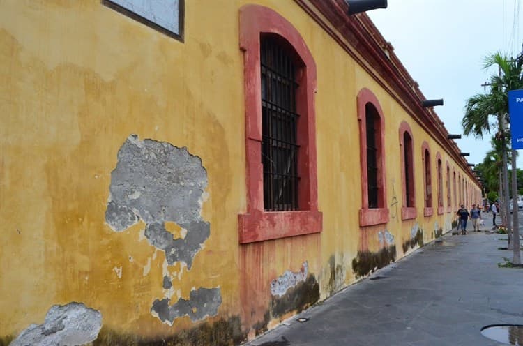 Antiguo Hospital de San Carlos está en el olvido en Veracruz