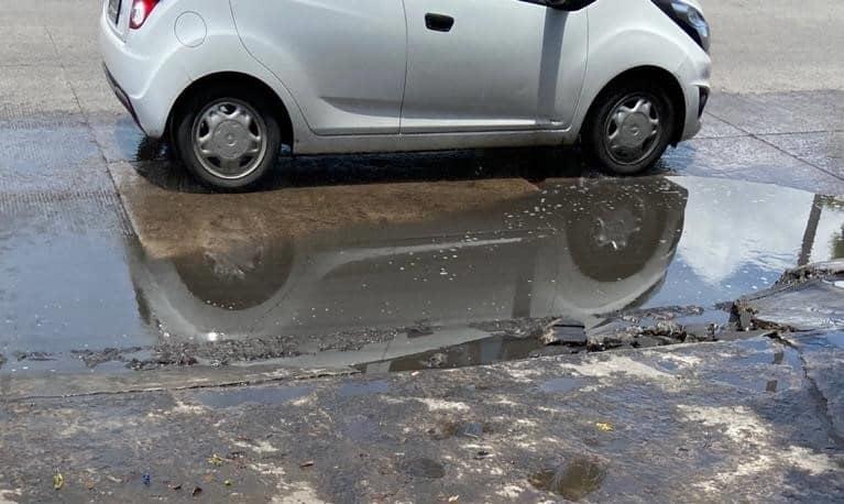 Fugas de agua destruyen calles en Boca del Río