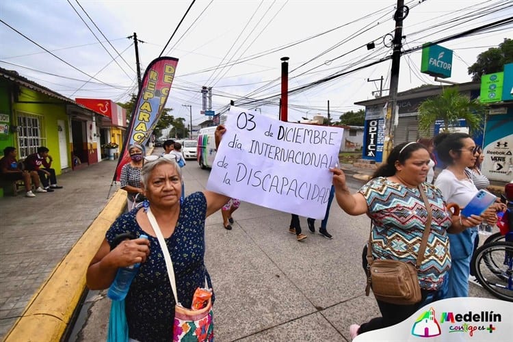 Realizan “Caminata Incluyente” en Medellín de Bravo