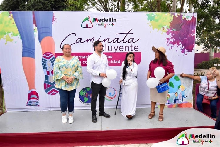 Realizan “Caminata Incluyente” en Medellín de Bravo