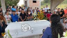 ¡Exigen justicia! Familiares dan un último adiós a Rosa Isela en Veracruz