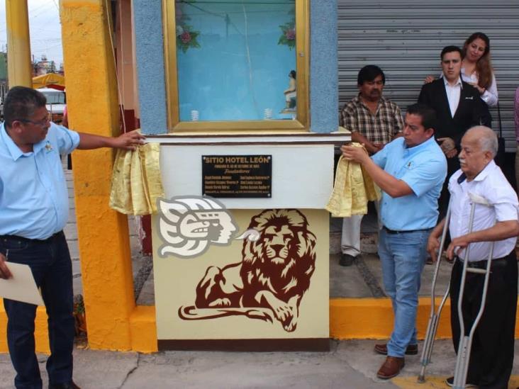 En Misantla, develan placa en honor a fundadores del sitio Hotel León