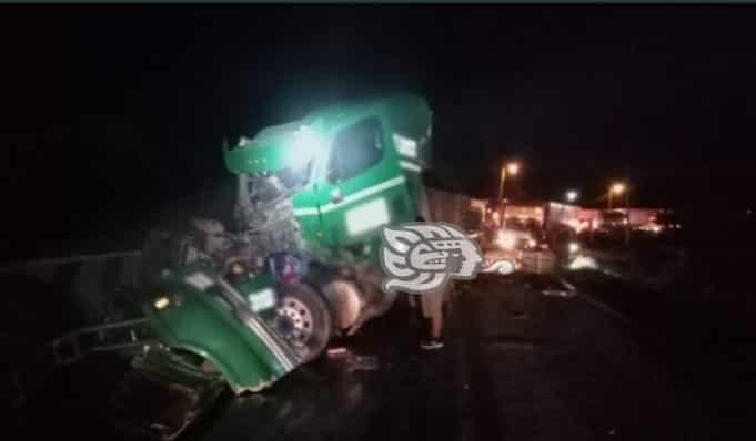 Se accidenta tráiler en Esperanza, no hubo lesionados