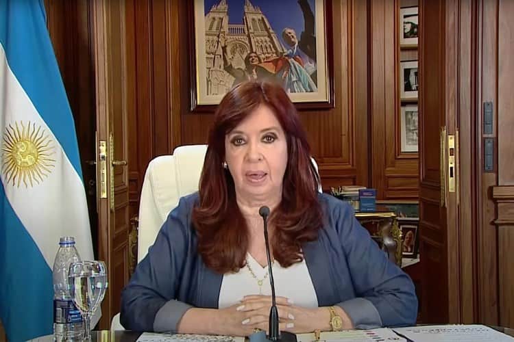 Sentencian a 6 años de cárcel a vicepresidenta argentina Cristina Fernández