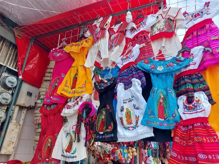 Incrementa precio de trajes de inditos para el 12 de diciembre en Veracruz