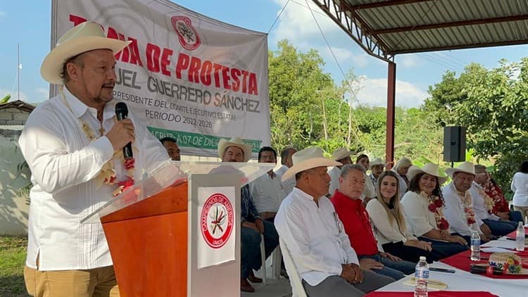 Protesta Manuel Guerrero Sánchez como nuevo dirigente de la CNC en Veracruz