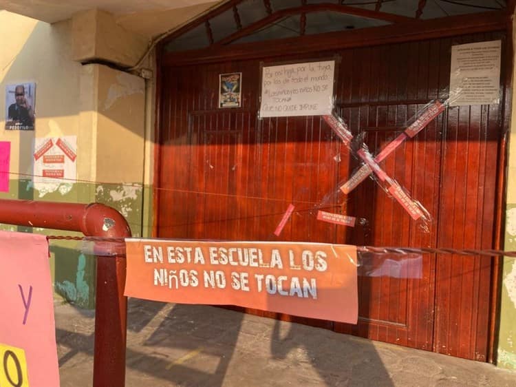 Padres de familia urgen a Fiscalía de Veracruz aprehender a presunto maestro acosador antes que se dé a la fuga