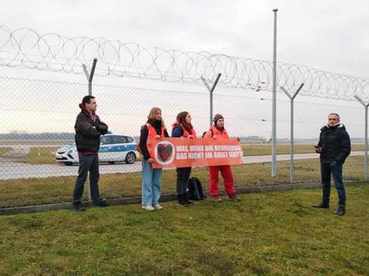 Ecologistas se manifiestan en pistas de aeropuertos de Alemania; piden políticas climáticas