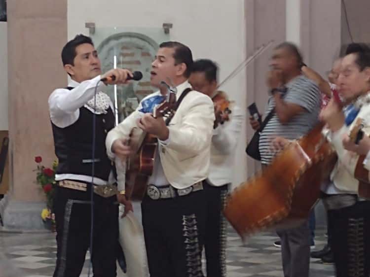 Mariachis dan serenata a la Virgen de la Concepción en Catedral de Veracruz (+Video)